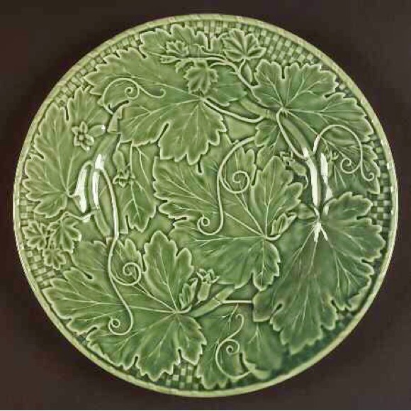 Just In! Vine Green by Bordallo Pinheiro Chop Plate Serving Platter - Picture 3 of 5
